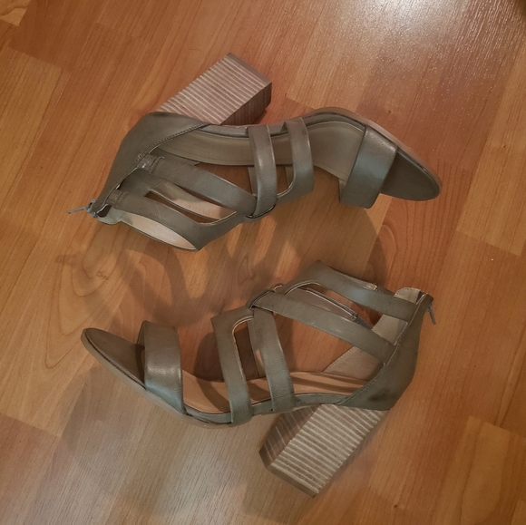 Shoes - Picture 2 of 5